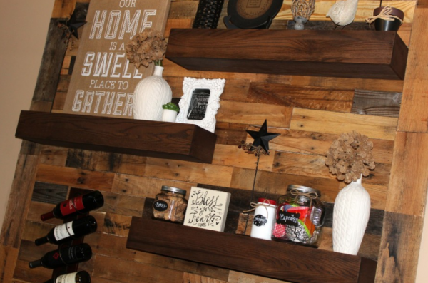 Rak Dinding dengan Papan Palet Bekas